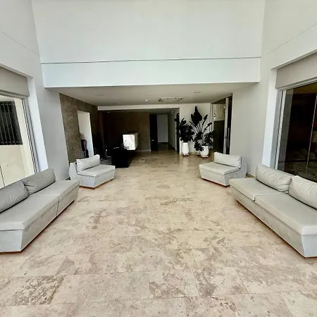 Duplex moderno con piscina a pasos del mar Apartamento