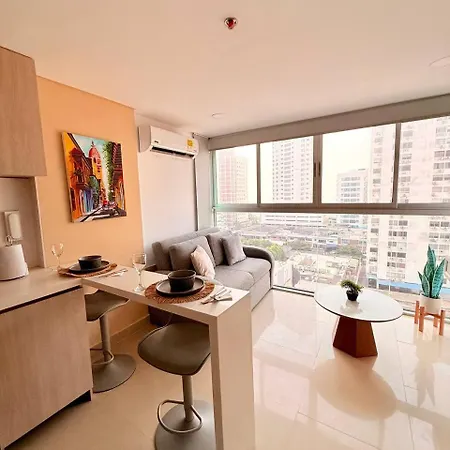 Duplex moderno con piscina a pasos del mar Apartamento