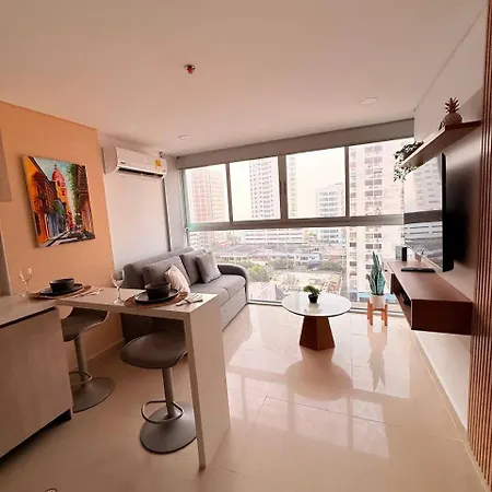 Duplex moderno con piscina a pasos del mar *