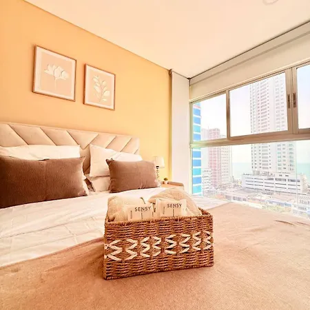 Duplex moderno con piscina a pasos del mar Apartamento *